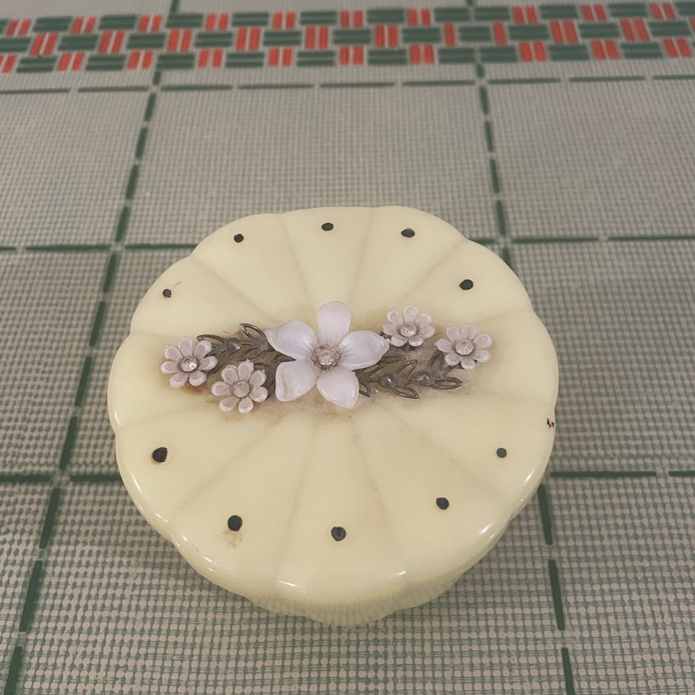 Vintage Menda Co Floral Cream Trinket Box